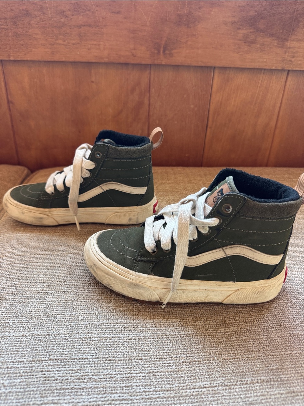 Vans Kids Sk8-Hi MTE cold weather insulated Sneakers in Olive Green size 1 - Picture 3 of 9